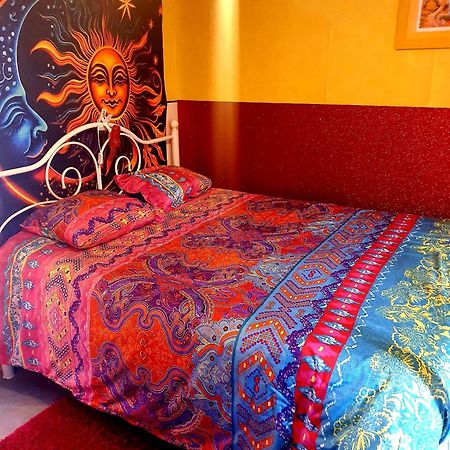 Bed And Breakfast Les Roses Multicolores Du 47 Fumel Zewnętrze zdjęcie